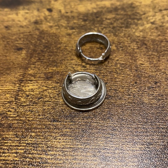 Silver hoop earrings - Picture 4 of 5